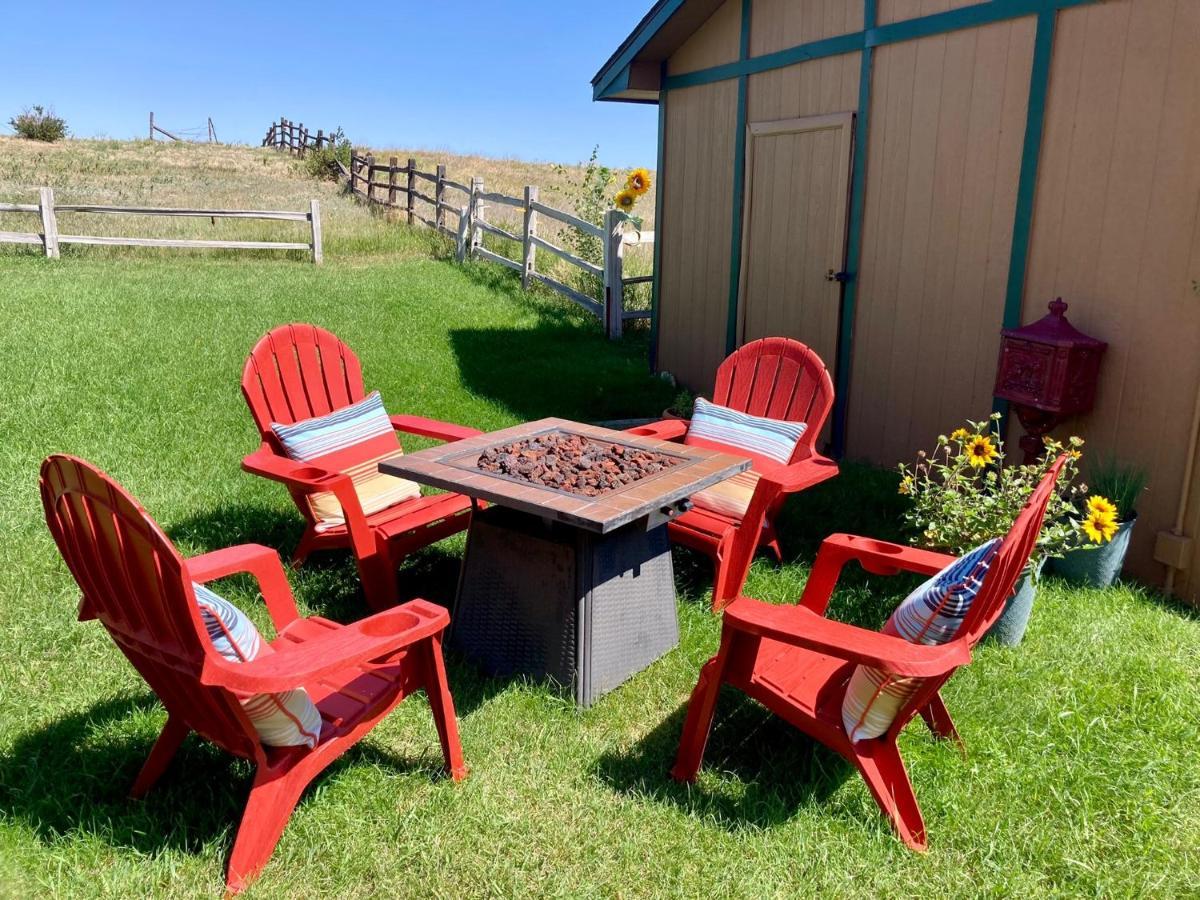 Yellowstone Cattle Baron Ensuite, Private Entrance & Parking - Prairie Rose B&B Cheyenne Exterior photo