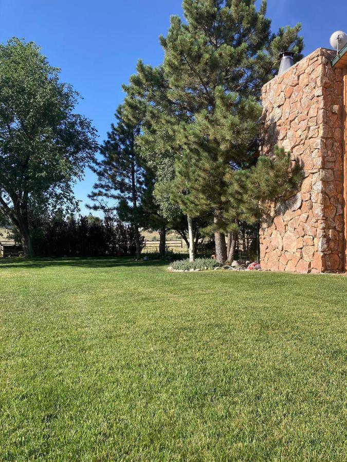 Yellowstone Cattle Baron Ensuite, Private Entrance & Parking - Prairie Rose B&B Cheyenne Exterior photo