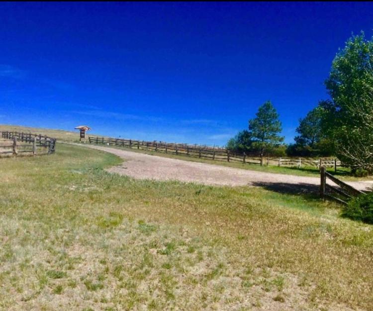 Yellowstone Cattle Baron Ensuite, Private Entrance & Parking - Prairie Rose B&B Cheyenne Exterior photo