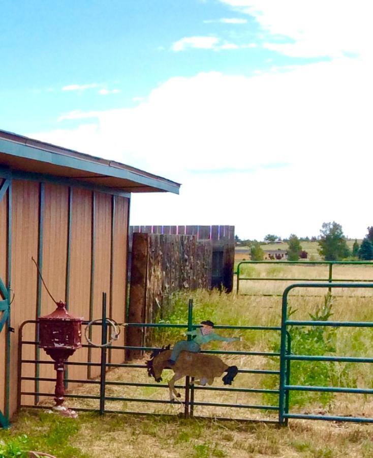 Yellowstone Cattle Baron Ensuite, Private Entrance & Parking - Prairie Rose B&B Cheyenne Exterior photo