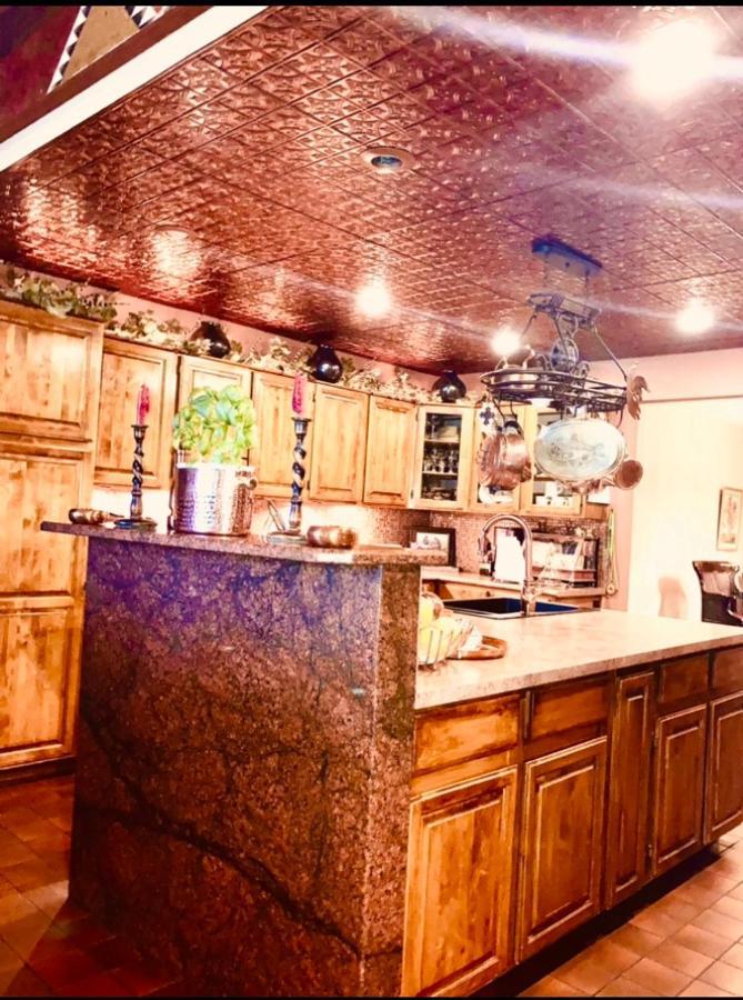 Yellowstone Cattle Baron Ensuite, Private Entrance & Parking - Prairie Rose B&B Cheyenne Exterior photo