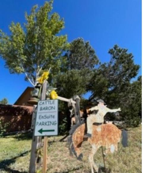 Yellowstone Cattle Baron Ensuite, Private Entrance & Parking - Prairie Rose B&B Cheyenne Exterior photo