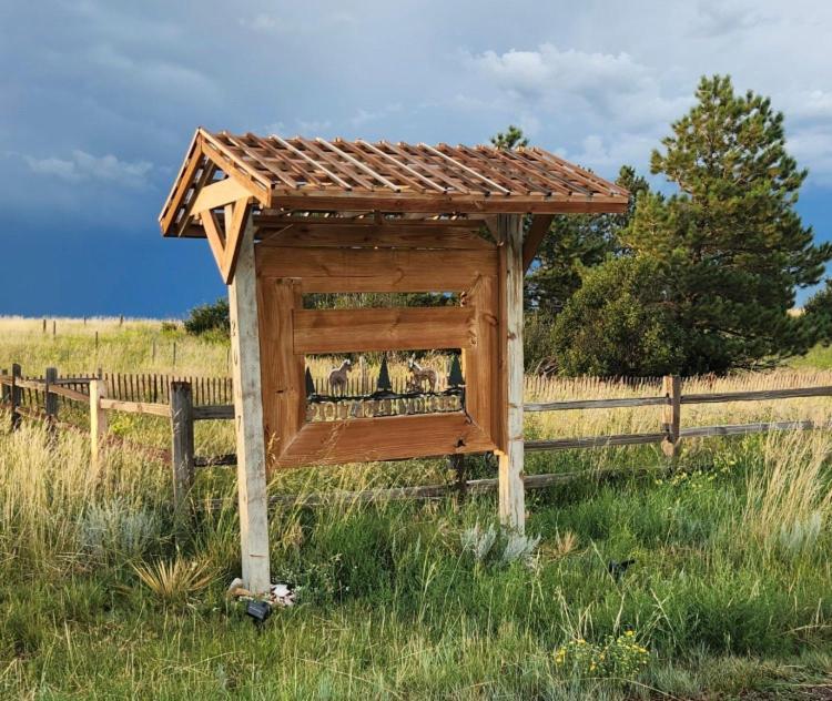 Yellowstone Cattle Baron Ensuite, Private Entrance & Parking - Prairie Rose B&B Cheyenne Exterior photo